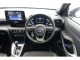スポーティームード溢れる運転席周りですね。 クイックなドライビングに対応できるよな運転席回りになっています。 ドライブがますます楽しくなりますね!