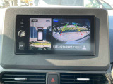車両を上から見ているようなアラウンドビューモニターの映像を画面に映し出してくれるので、小さなお子様や障害物を確認できます。運転のしやすさはもちろん、事故防止にも役立ちます!