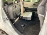 後席をはね上げれば、「もうひとつの荷室」が生まれます。