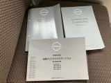 各種取り説・メンテナンスノート揃ってます!車の履歴書です。過去の整備履歴も一目瞭然!納車時に新しいメンテナンスノート(保証書)を発行致します。
