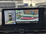 アラウンドビューモニター。上空から見下ろしているような映像で、スムースな駐車をサポートします。