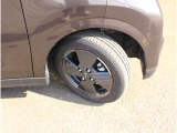 155/65R14タイヤ+専用アルミホイールです。スタッドレスタイヤや各種オプションのご注文も承っております(^^)!