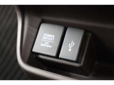 USBオーディオ用ソケットがついていますので携帯電話などを接続すれば音楽等の再生が可能です!
