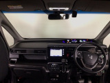 【前方視界】開放的な前方視界!運転がしやすく疲れにくいです♪窓が大きく、見通しがとっても良いおクルマですよ♪