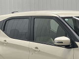 プラスチックバイザーがない分デザインもすっきり★洗車の時の窓拭きもラクラクです!