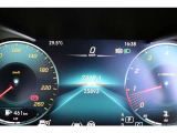 昼夜を問わず計器類はいつでも見やすいので安全に運転できます。また、どのモデルでも基本設計が共通の為乗り換えても違和感がありません。