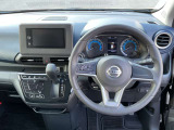運転席は明るく、視界も良好で快適な運転を実現致します。また、小回りがきくので、細い道も楽々です。