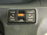 両側パワースライドドア付きだから、狭い駐車スペースなどでの 乗り降りラクラク!小さなお子さまのいるご家庭には嬉しい装備。