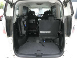 5:5跳ね上げ式のリアシートを採用しておりますので、乗車人数やお荷物の量に併せてアレンジが可能です♪
