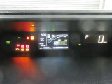 運転席のメータパネル類は常に視界に入る場所ですので、大事なチェックポイントです。ぜひ実際にご乗車ください。
