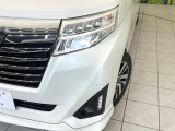 【LEDヘッドライト】悪天候や夜間走行時も良好な視界を確保し安心して運転できる高輝度LEDヘッドライトを装備!点灯速度が早く、消費電力も抑えられています。