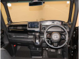 オシャレなインテリアで運転する気分も盛り上がりますよね^^