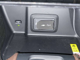 充電用USB端子付き。スマートフォンなどの充電に便利です。