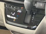【オートエアコン】 設定温度は一定のまま、1年中、車内は快適空間♪快適温度♪