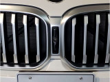 ☆BMWの代名詞とも言える【キドニーグリル】一目見ただけでBMW車であると認識できる確固たるアイコンとして存在感を放ちます☆