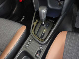 電動パーキングブレーキ・ブレーキホールドを装備してます。ホールド機能は信号待ちが多い一般道で疲労軽減になり、大好評です!
