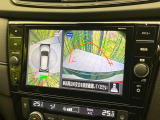 【アラウンドビューモニター】専用のカメラにより、上から見下ろしたような視点で360度クルマの周囲を確認することができます☆死角部分も確認しやすく、狭い場所での切り返しや駐車もスムーズに行えます。