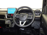 高いホールド性で運転姿勢が安定します。長距離ドライブでも疲れにくいのが魅力です。快適なドライビングライフをお送りください♪