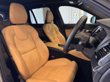 Ultimat専用パーフォレーテッドナッパレザーシートは運転席助手席ともマッサージ機能や、シートヒーターベンチレーションといった便利な機能がご利用いただけます。