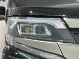LEDヘッドライトは、点灯の瞬間から最大光量を発揮し、突然暗くなるトンネルなどでの安定感を高めます。
