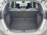 【トランクルーム】フラットで使いやすい設計のトランクルーム。荷物の出し入れがしやすく、整理もしやすい実用的なスペースです。