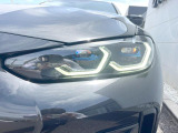 ●LEDヘッドライト:夜間走行時も良好な視界を確保し安心して運転できる高輝度LEDヘッドライトを装備!点灯速度が早く、消費電力も抑えられています。