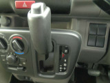 低燃費と運転のしやすさを両立する、オートマチック限定免許で運転ができるAGS(オートギヤシフト)。お問い合わせは03-5672-1023へ