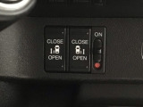 【両側パワースライドドア】両側がパワースライドドアになっており、運転席のスイッチやスマートキーでも開閉が可能です!開口部も広いので乗り降りも楽々♪
