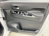 窓の開閉もスイッチひとつで簡単!駐車券を取るときもラクラク★