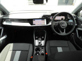 安全で快適な運転をサポートするアウディバーチャルコックピット。多機能でありながら優れた操作性で、シンプルで美しいインテリアデザインに溶け込んでいます。