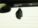 ◆リアにもドライブレコーダーを装備しております◆映像・音声などを記録する自動車用の装置です。もしもの事故の際の記録はもちろん、旅行の際の思い出としてドライブの映像を楽しむことができます。