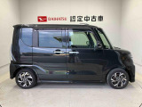 車両右側面からの写真になります。車をご覧になりたい時はお気軽に最寄りの店舗へご相談下さい。