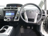 足元広々な運転席です