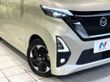 【LEDヘッドライト】悪天候や夜間走行時も良好な視界を確保し安心して運転できる高輝度LEDヘッドライトを装備!点灯速度が早く、消費電力も抑えられています。