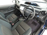 シンプルで使いやすいデザインの運転席です。