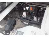 エンジンルームです!ご納車前に法定整備を行いますので安心してカーライフをはじめていただけます!バッテリーは新品に交換済み。