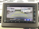 【リアカメラ】運転が苦手な方も車庫入れラクラクです!ギアをリバースに入れれば自動的にモニターが切り換わりますので、面倒な操作は不要です。狭い駐車場もお車を傷つけず安心です!