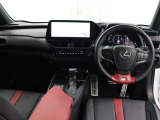 視認性の高さと美しさを兼ね備えたモーショングラフィックスによる先進のインターフェース。「F SPORT」専用アナログクロック(GPS時刻補正機能付)や専用アルミ製スポーツペダルなどが採用されています。