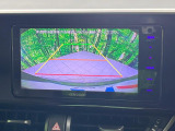 【バックカメラ】駐車時に後方がリアルタイム映像で確認できます。大型商業施設や立体駐車場での駐車時や、夜間のバック時に大活躍!運転スキルに関わらず、今や必須となった装備のひとつです!