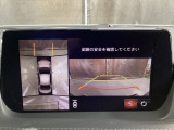 狭い場所での駐車やすれ違いなどでより的確な運転操作に役立つ360&deg;ビューモニターが装備されています。
