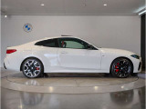 BMWでは重量配分にもこだわりがあり、FRモデルでは50:50とFFモデルでも60:40と前後の重量バランスにこだわり、軽快なハンドリングを実現しております。