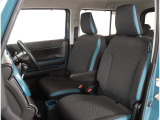 長時間の運転も疲れにくいフロントシート!体をしっかり支えてくれて運転がしやすい形状です!