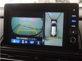 バックカメラ搭載です!車庫入れが苦手な人はもちろん、車両感覚に自信がある人にもお勧めです!見えない箇所が見えるようになるので、低い障害物や隠れてしまっている子供の存在等にも気付く事が出来ます。