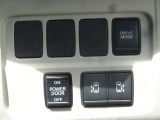 【両側パワースライドドア】スマートキーや運転席のスイッチで後席両側スライドドアの開閉が可能♪電動だから力を入れてドアを開ける必要が無く、小さなお子様でも簡単に開け閉めでき快適です♪