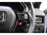 Hondaセンシングの機能のひとつ、アダプティブクルーズコントロール付!アクセルから足を離しても設定したスピードと前車との車間を保ち走行してくれます!車線維持もアシスト☆高速道路で疲労軽減ですね☆