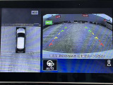 < アラウンドビューモニター >前後左右にカメラがついているので、狭い道での確認や車庫入れが苦手な方もラクラクです!