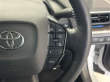 前方の車との車間を設定し、スピードを上げたり緩めたりを自動で行ってくれる追尾式の「レーダークルーズ」。上級装備の一つです!高級車にしかつかない嬉しい機能です。