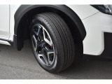 タイヤサイズは225/55R18です