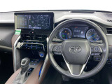 運転席まわりです。 各操作スイッチは使いやすい位置に配置されてます。