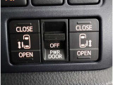 両側電動スライドドアのスイッチ付です。車内からもスイッチひとつで楽にドアの開閉が可能です。電動なので開閉時に力を使う必要がなく、半ドアになることもありません!